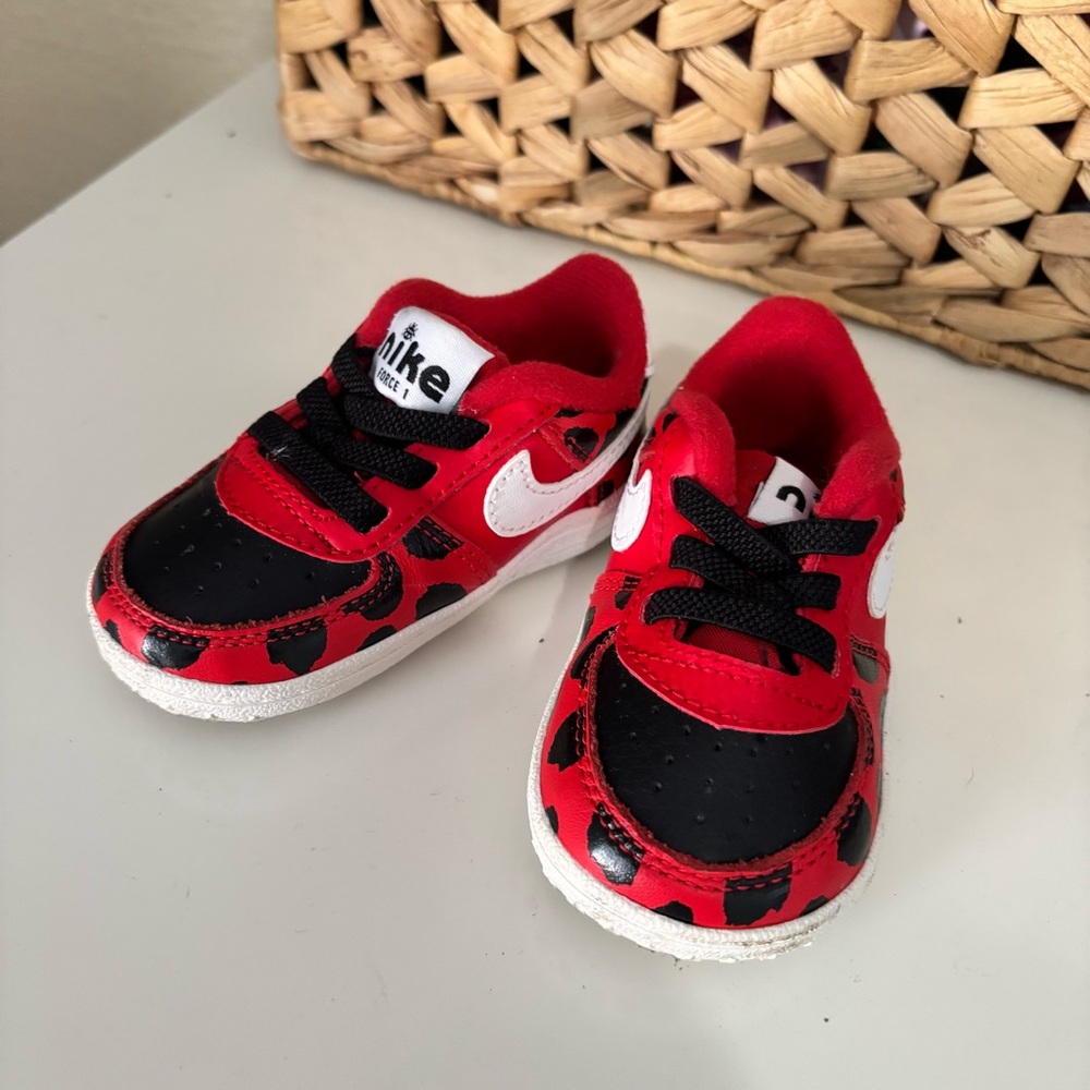 Nike Soft Sole Ladybug sneakers